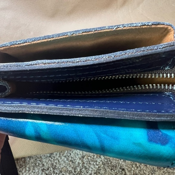 Patricia Nash Felicita Leather Phone Crossbody Deep Blue Sea - Picture 7 of 8